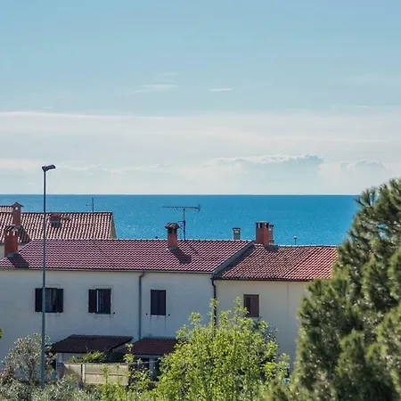 Apartment Ana With Roof Terrace Porec